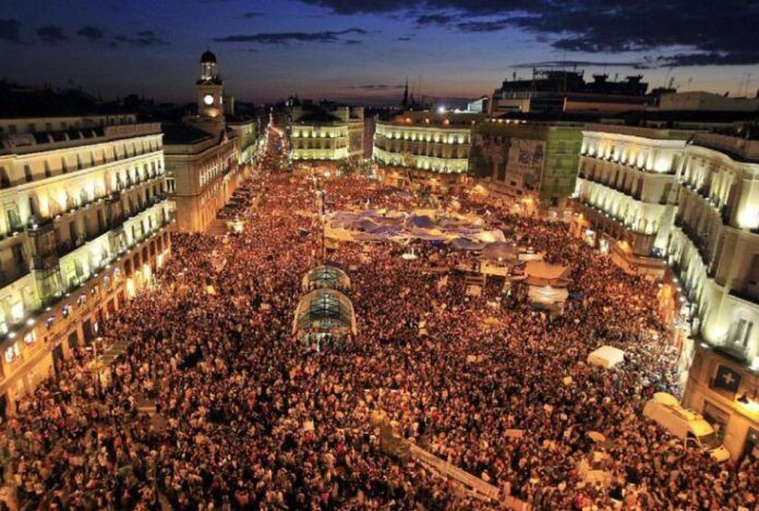 Sexto día de las protestas del 15M en la Puerta del Sol. Foto: ÁLVARO GARCÍA/EL PAÍS. Sexto día de las protestas del 15M en la Puerta del Sol. Foto: ÁLVARO GARCÍA/EL PAÍS.